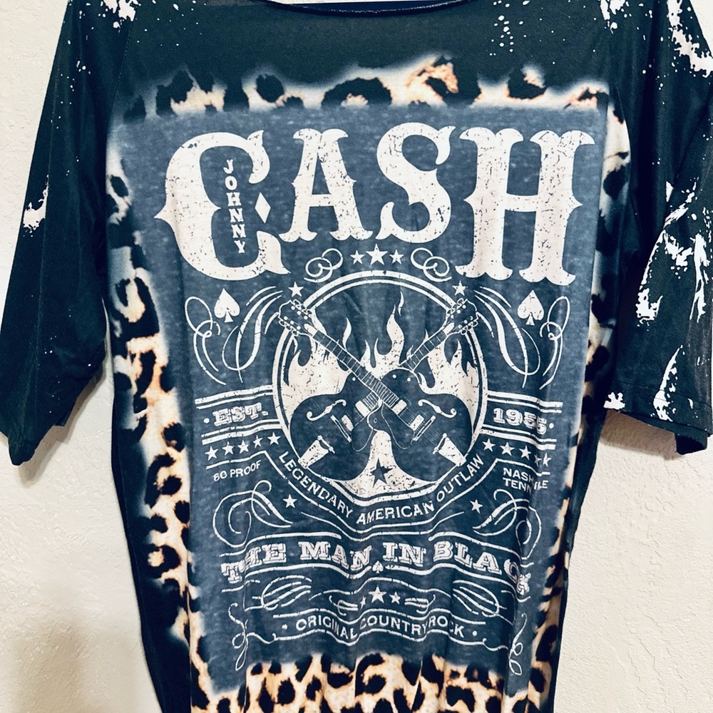 Johnny Cash Graphic Tee with Leopard Print size Medium EUC